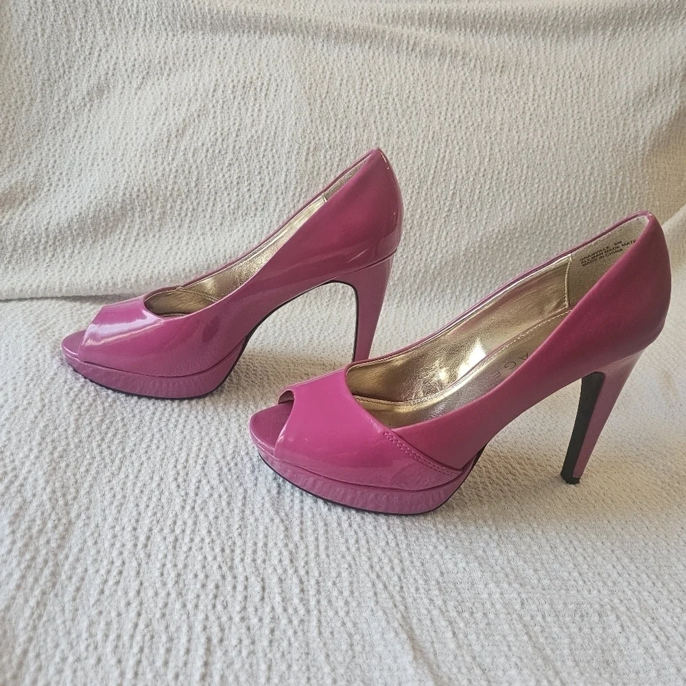 Rampage Granville patent leather hot pink peekaboo pumps size 8